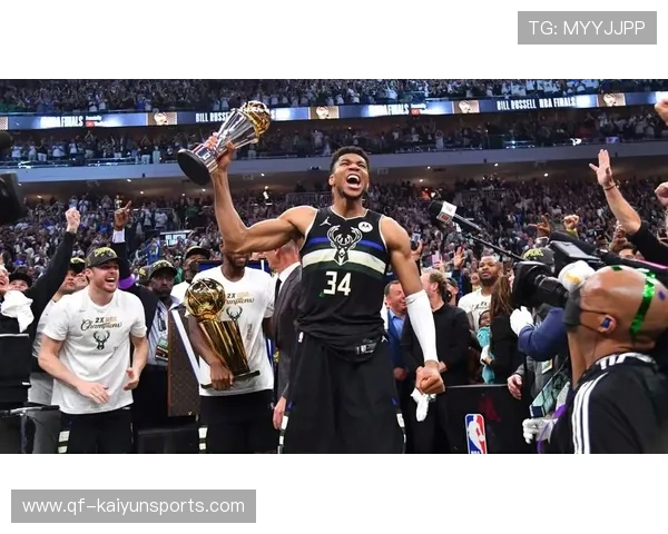 字母哥收到了送自家乡的手工礼物，镜头记录接过那刻